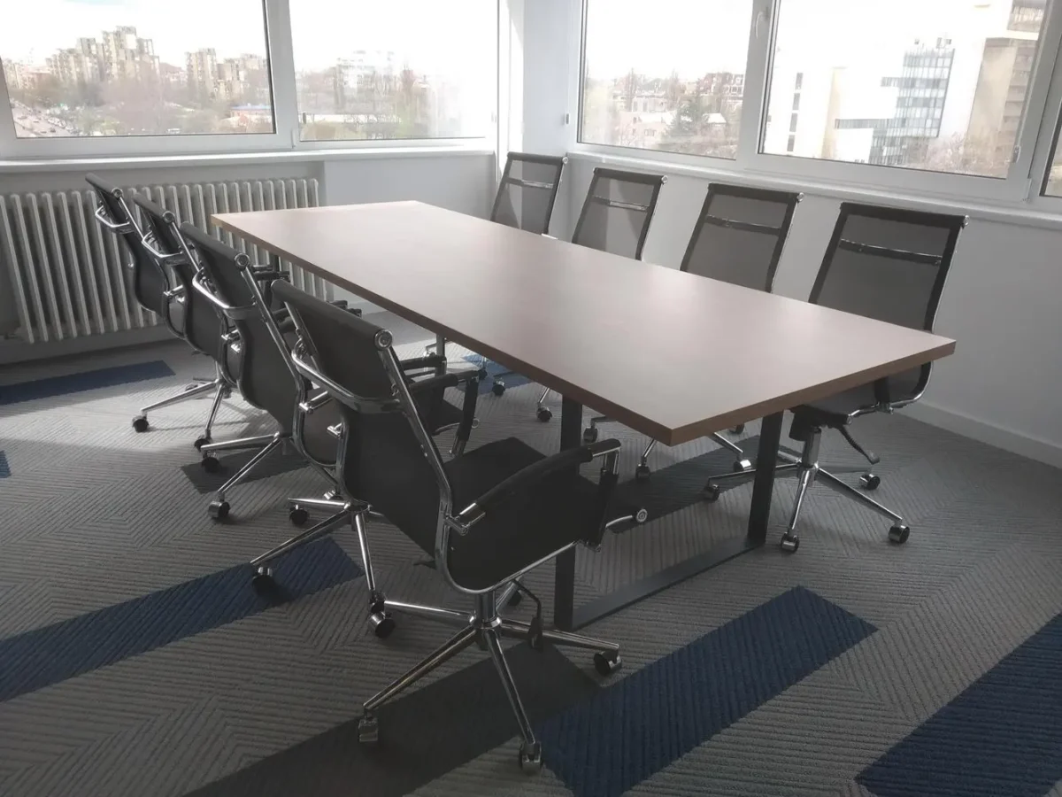 konferencijski sto i stolice